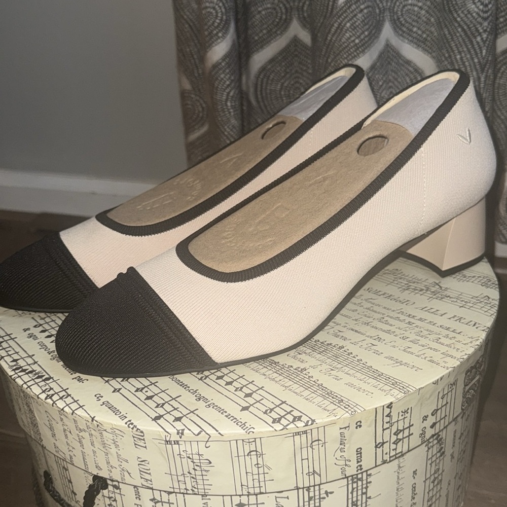Vivaia Julia Pro Round Toe Chunky Heels in Black Beige SZ 11.5